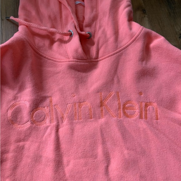 Calvin Klein performance cropped hoodie. - Picture 2 of 3